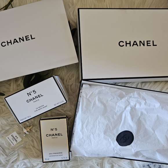 CHANEL: Boxes Bundle - Picture 6 of 9